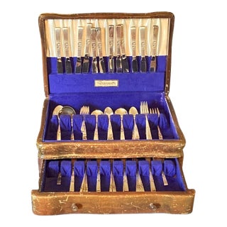 Oneida Community 1948 "Morning Star" Silverplate Flatware Set - 101 Pieces, Service for 12 Minus 1 Fork, Serving Pieces, Wooden Chest For Sale