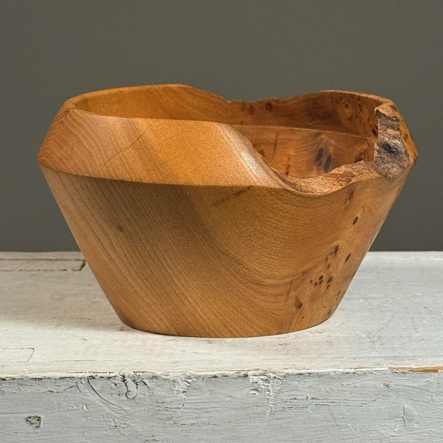 Vintage Hand-Turned Studio Art Bowl – Natural Burl Wood with Live Edge This studio piece celebrates the raw beauty of burl...