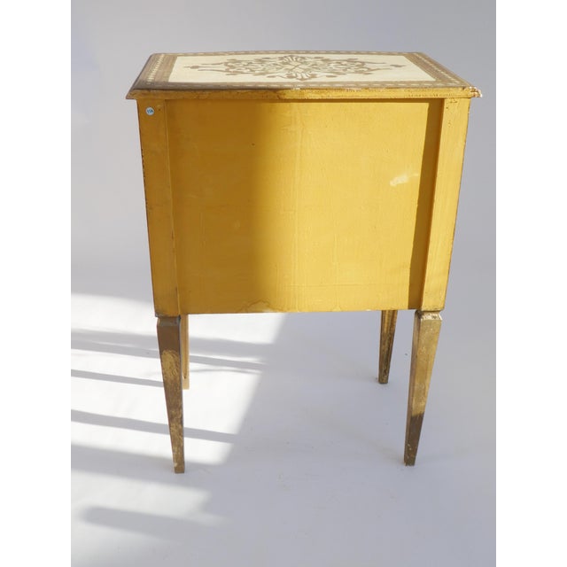 Wood Hollywood Regency Italian Florentine Wooden Chest of Drawers in Gold and White, 1950s For Sale - Image 7 of 11