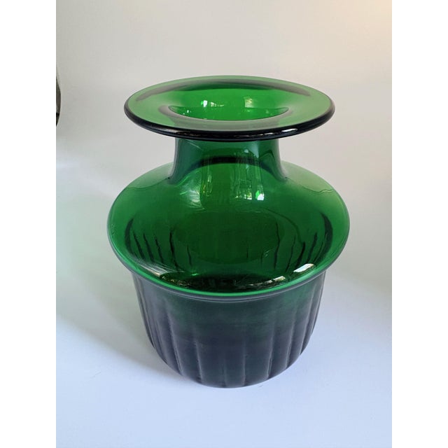 1960s Mid-Century Emerald Green Glass Collar Vase attributed to Bertil Vallien for Boda / Åfors, 1960s For Sale - Image 5 of 14