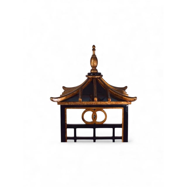 1980s 1980s Chinoiserie Pagoda Form Gilded and Black Lacquer Floor Lamp For Sale - Image 5 of 6
