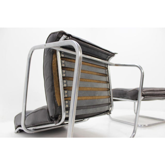 Set of Chrome Tubular Leather Lounge Chair and Footstool, 1950s For Sale - Image 8 of 10