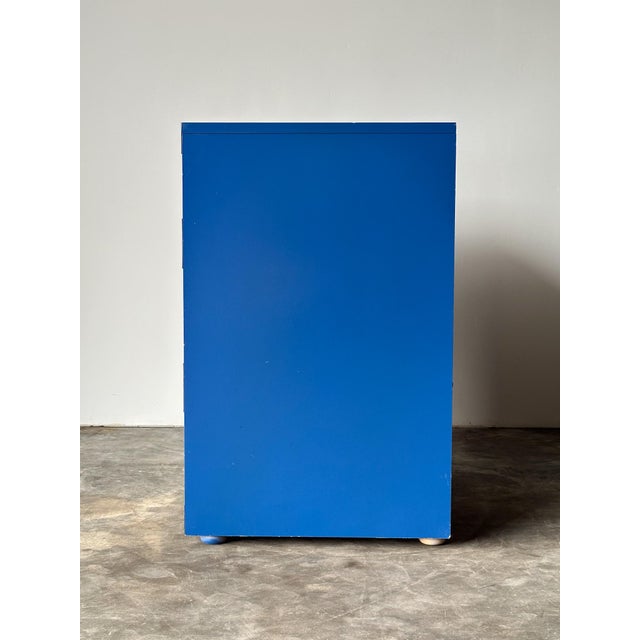 1970s Vintage Blue & White Lacquered Campaign Chest of Drawers For Sale - Image 17 of 17