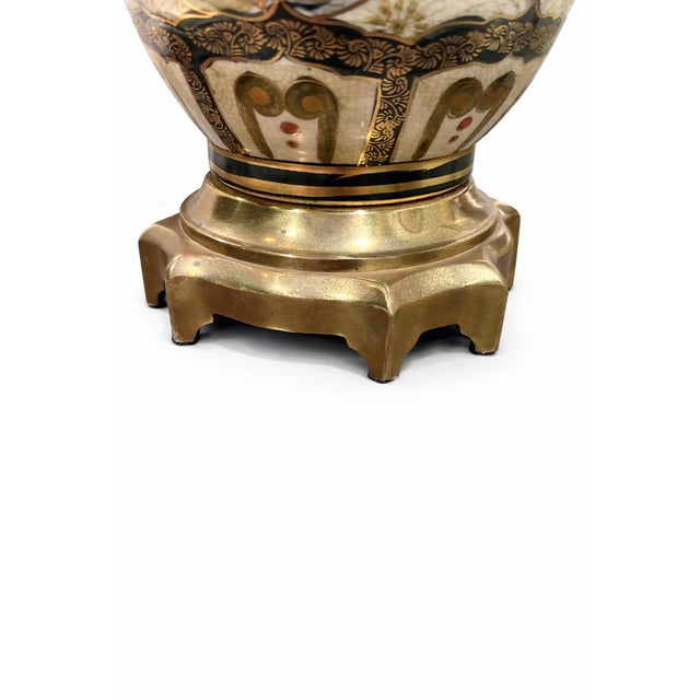 Vintage Chinoiserie Hand-Painted Floral Porcelain Table Lamp With Original Finial & Brass Base For Sale In San Diego - Image 6 of 10