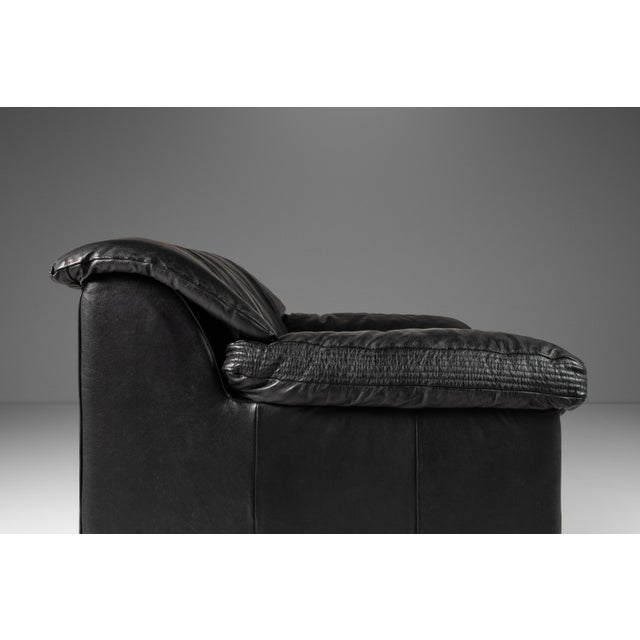 Post Modern Lounge Chair in Orignal Leather by Natuzzi Attributed to Pierluigi Cerri, Italy, Circa 1990s For Sale - Image 9 of 12