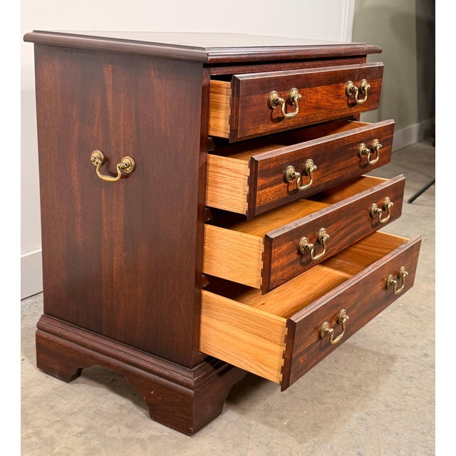 Wood Vintage Chippendale Style Mahogany Four Drawer Chest With Brass Bail Pulls For Sale - Image 7 of 10