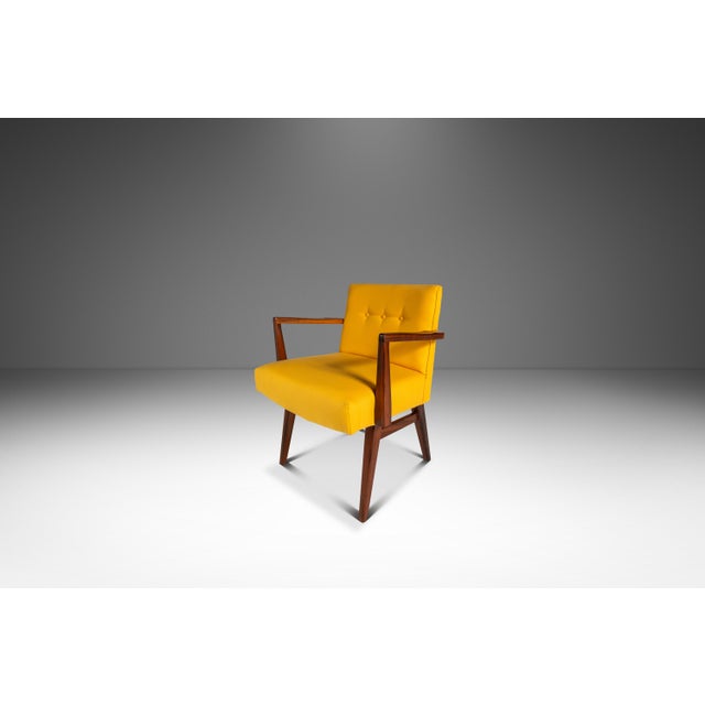Introducing a rare, restored Model C-108 armchair designed by Jens Risom for Jens Risom Design. Constructed from a frame,...