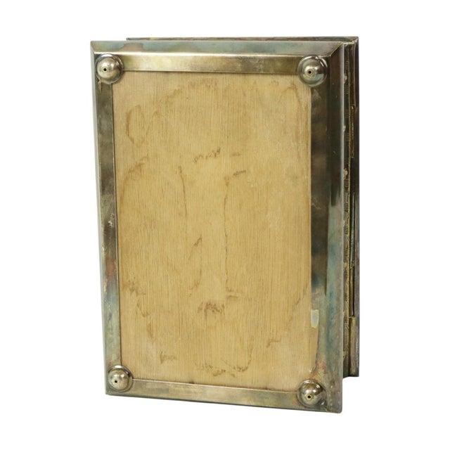 Art Deco Silver-Plated Chest Trinket Box with Egyptian Motifs For Sale - Image 6 of 17