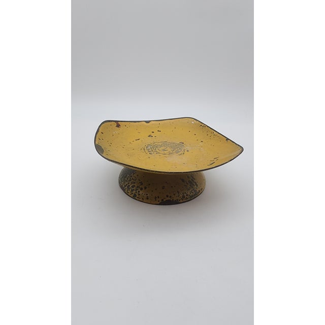 Cream Mid 20th Century Mid-Century Modern Brutalist Enamel Pedestal Dish For Sale - Image 8 of 12