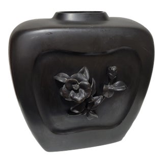 Early 20th Century Showa Period Japanese Cast Bronze Vase With Floral and Frog Motif For Sale