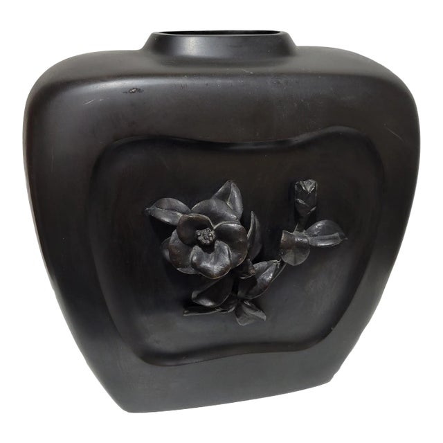 Early 20th Century Showa Period Japanese Cast Bronze Vase With Floral and Frog Motif For Sale