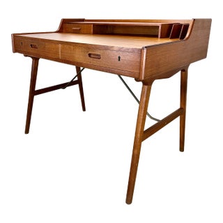 Model 56 Writing Desk in Teak by Arne Wahl Iversen for Vinde Møbelfabrik, Denmark, 1960s For Sale