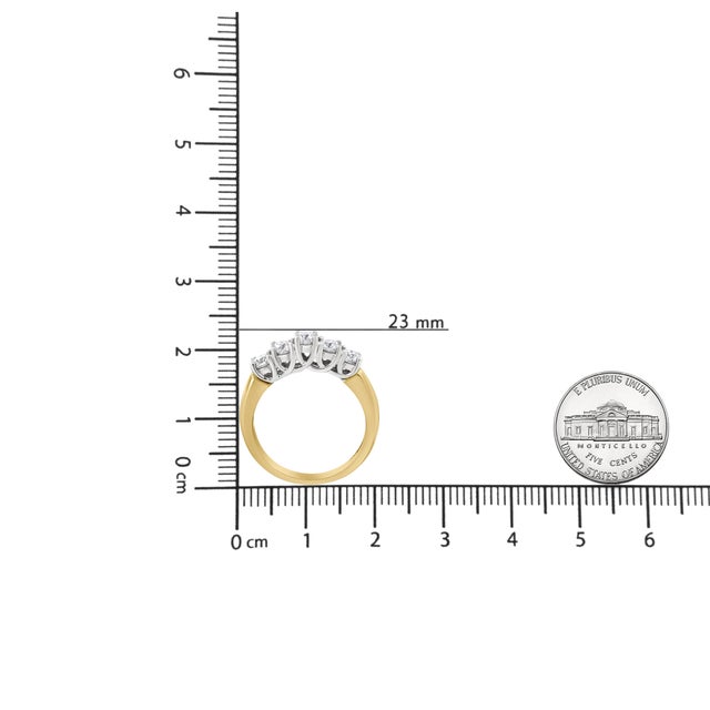 Early 21st Century 18K Yellow Gold 1.0 Cttw 4 Prong Set Round Cut Diamond Step up 5 Stone Ring Band (F-G Color, SI1-SI2 Clarity) - Size 7 For Sale - Image 5 of 5