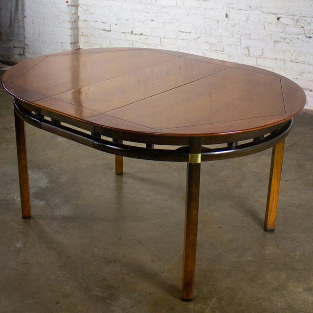 Mid-20th Century MCM to Campaign Style Round to Oval Expanding Dining Table Attributed to Tung Si Collection by Hickory Manufacturing For Sale - Image 10 of 18