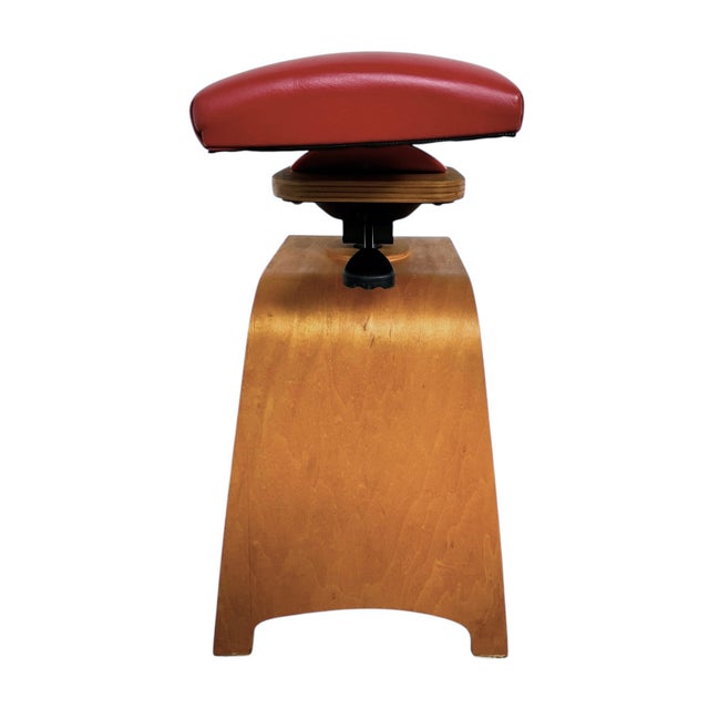 Early 21st Century Qor360 Cleo Stool: Dynamic Ergonomics Meets Sculptural Design For Sale - Image 5 of 14