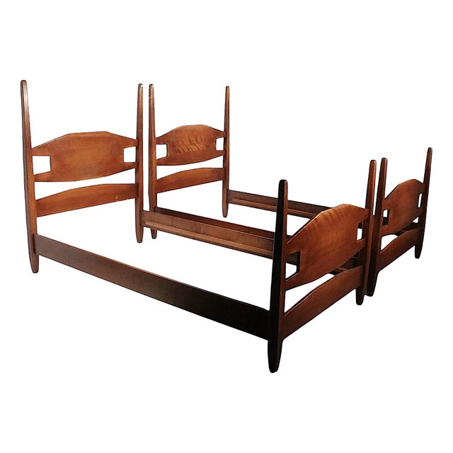 Pr. Cushman Colonial Creations Twin XL Beds Att. To Herman DeVries C. 1930's For Sale