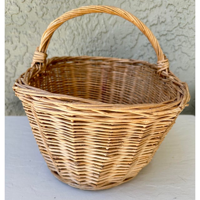 Vintage 1900s Natural Light Rattan Wicker Woven Oval Shaped Basket With Handle For Sale In Orlando - Image 6 of 10