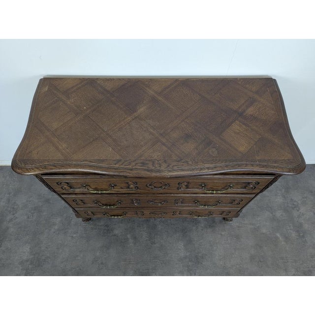 Neo-Rustic Louis XV Style Chest of Drawers in Oak, in Very Good conditions.
