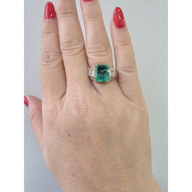 Vintage 18k Gold 4.90 Carat Green Emerald and Diamond Ring, Size 7.5 For Sale In Los Angeles - Image 6 of 6