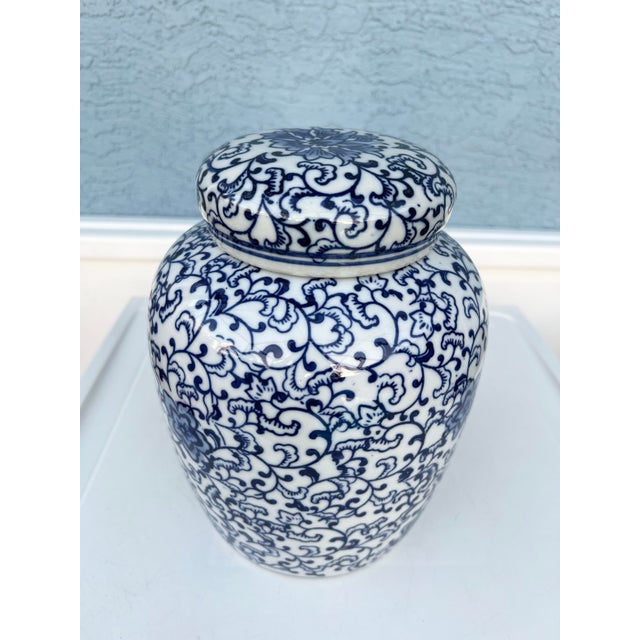 Modern Vintage Asian Blue & White Ginger Pot With Lid For Sale - Image 3 of 6