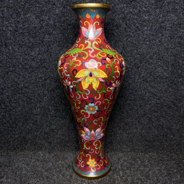 Late 19th Century Pair of Cloisonné Enamel Floral Vases in Presentation Box For Sale In Los Angeles - Image 6 of 9