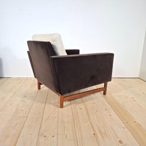 Mid-Century Modern Armchairs Upholstered in Hermès Velvet and Linen Bouclé, Set of 2 For Sale - Image 6 of 9