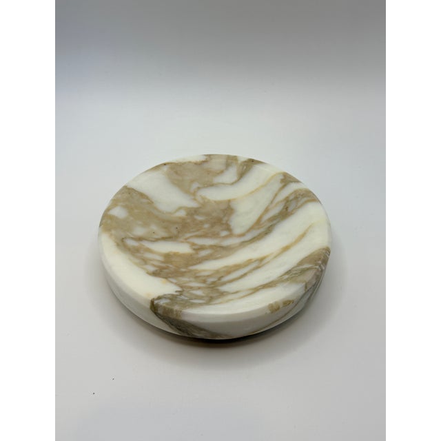 Waterworks Round Veined Marble Soap Dish For Sale In Chicago - Image 6 of 6