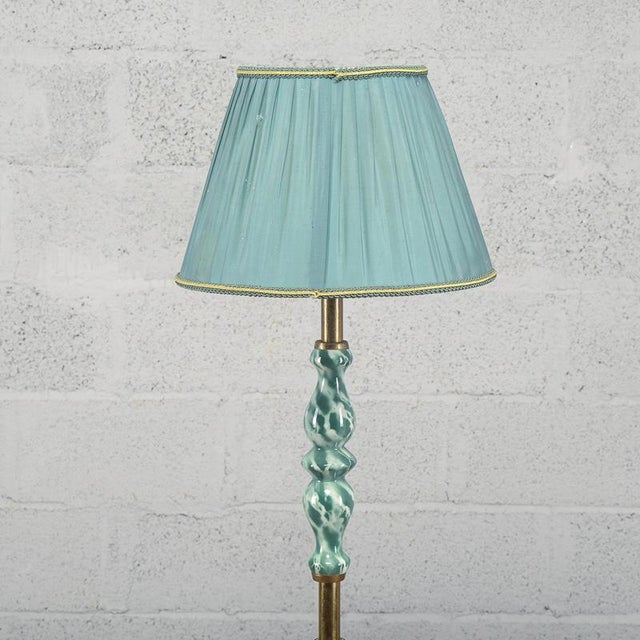 This elegant vintage floor lamp from the 1950s is a perfect example of vintage design, ideal for beautifully combining...