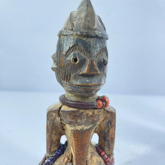 Early 20th Century Yoruba Ibeji Pair of Twin Figures Nigeria MATTER COLLECTION For Sale - Image 4 of 10
