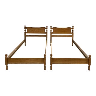 Pair of Matching Colonial Early American Twin Beds Bedframes For Sale