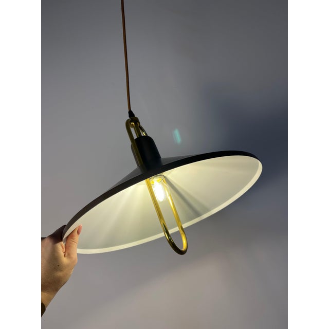 This pendant lamp from Belid is an exceptional find, captivating with its ingenious visual twist. While the classic brown...