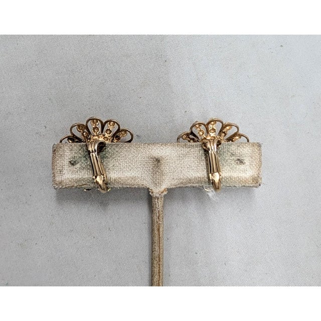 Vintage 1950s Signed Napier Goldtone Faux-Citrine Flower Clip Earrings For Sale In Philadelphia - Image 6 of 7