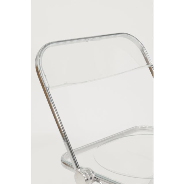 Castelli Set of 4 Pila Folding Lucite Chairs by Piretti for Castelli With Original Box For Sale - Image 4 of 9