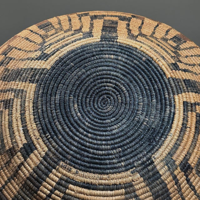 Late 18th Century Antique Pima Gathering Basket With Two-Tone Squash Blossom Design For Sale - Image 5 of 11