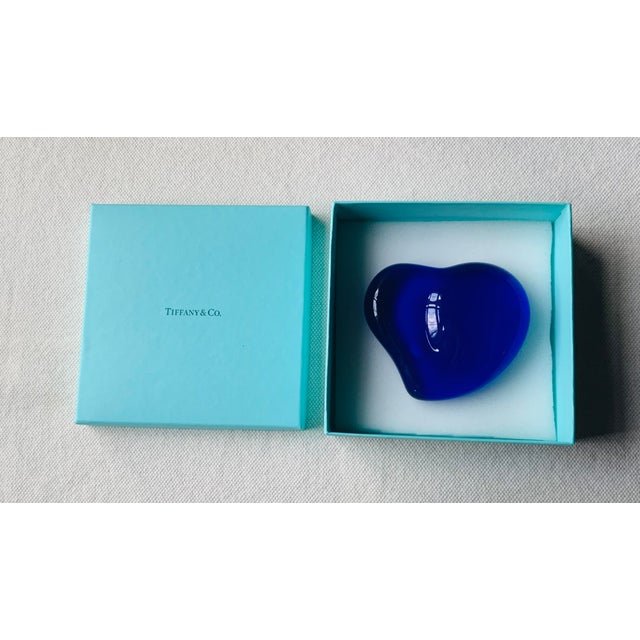 Vintage Elsa Peretti for Tiffany & Co. Cobalt Blue Murano Glass Heart Paperweight, c.1980, Original Box For Sale - Image 6 of 18