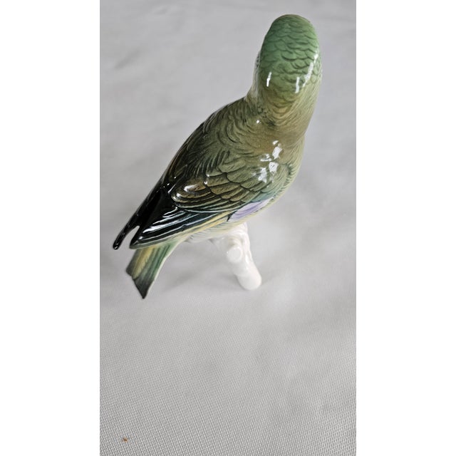 Polychrome porcelain bird from the Karl-Ens factory located in the province of Thuringia in Germany. Female crossbill...