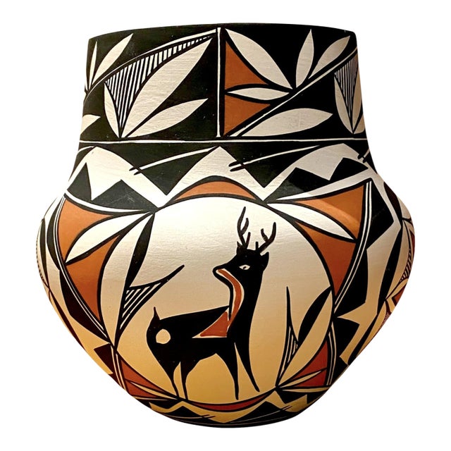 Louise Amos Acoma Pueblo New Mexico Native American Pottery Olla Vase With Heartline Deer Motif, Smithsonian American Indian Museum For Sale