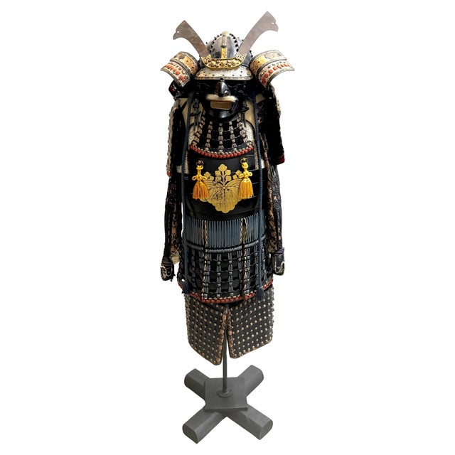 Showa-Period Japanese Samurai Armor with Paulownia Crest, Post-WWII Diplomatic Gift A complete suit of Japanese samurai...