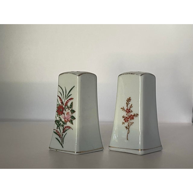 Vintage Floral Salt & Pepper Shakers For Sale In Jacksonville, FL - Image 6 of 8