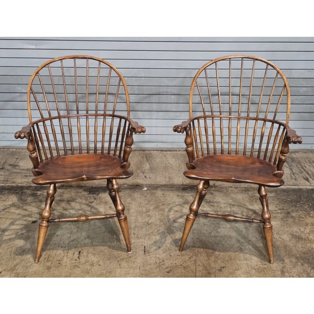 American Mid 20th Century Pair of d.r. Dimes Sack Back Windsor Arm Chairs Carved Knuckles "Wallace Nutting Chair" For Sale - Image 3 of 10