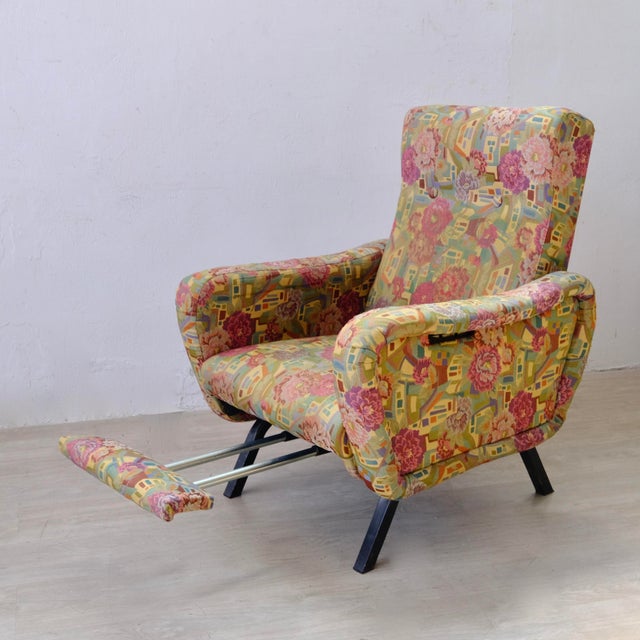 Reclining Armchair with Removable Footrest in Floral Fabric, 1960s For Sale - Image 17 of 17