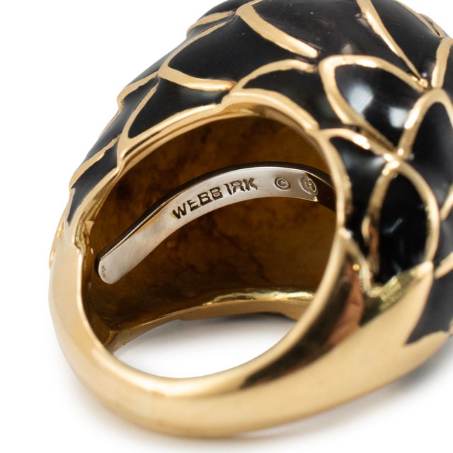 Vintage David Webb Leaf Motif 18k Yellow Gold Black Enamel Dome Cocktail Ring, Size 5.5 For Sale In Houston - Image 6 of 9