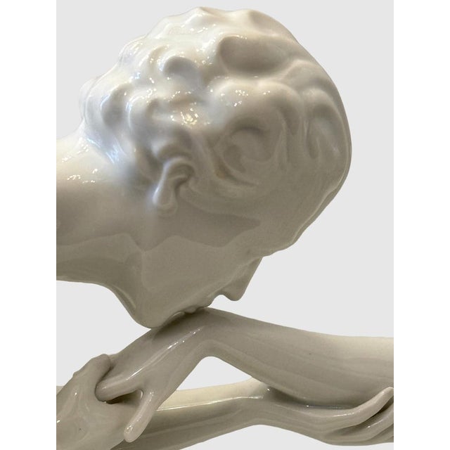 Porcelain Der Handkuss (The Hand Kiss) Sculpture by Eduard Liebscher for Augarten Vienna, 1936 For Sale - Image 6 of 9