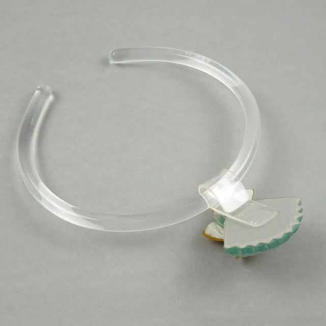 Kaso Rigid Lucite Choker Necklace Green Yellow Shell and Starfish For Sale In Atlanta - Image 6 of 9