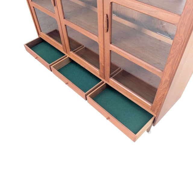 Wood Mid-Century Modern Teak Display Cabinet from Dyrlund, Denmark, 1960s For Sale - Image 7 of 10