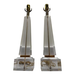 1970s Hollywood Regency Lucite Obelisk Table Lamps - A Pair For Sale