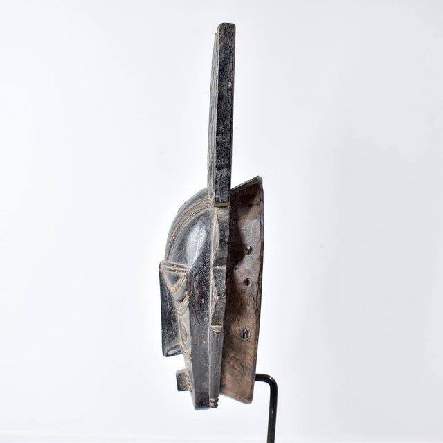 Early 20th Century Djimini Ligbi Do Society Mask on Custom Stand Côte d'Ivoire For Sale - Image 4 of 17