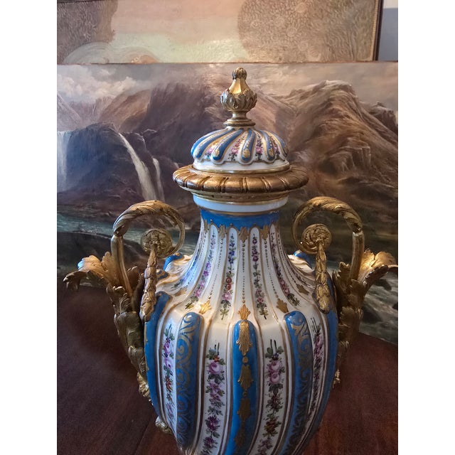 Antique Signed Sevres Pr Urns Raised Gold Roses For Sale - Image 4 of 14