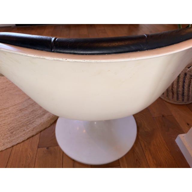 Italian Space Age Fiberglass and Leather Lounge Chair, 1970s For Sale - Image 10 of 11