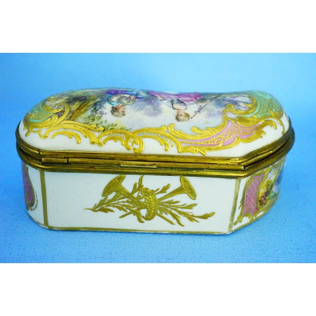 Ceramic Porcelain Snuffbox Jewelry Box by Edme Samson Manufacturing, Sevres, 19th Century For Sale - Image 7 of 18